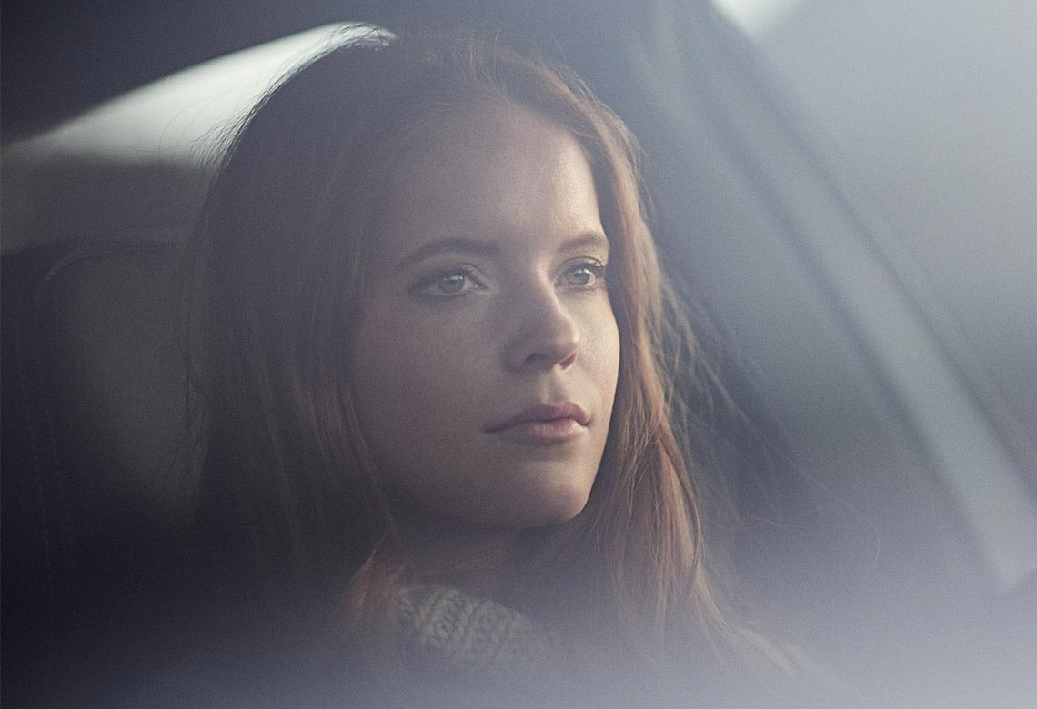 Xextfeat2 girlincar vo 03181